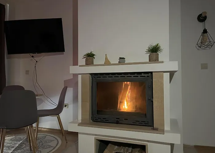 Nest By The Peaks In Banszko