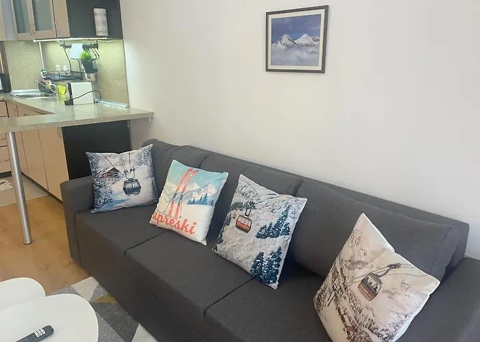 Nest By The Peaks In *