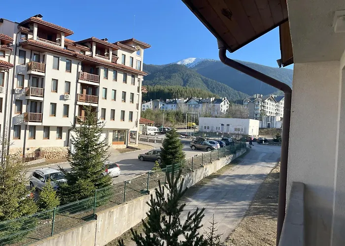 Nest By The Peaks In *